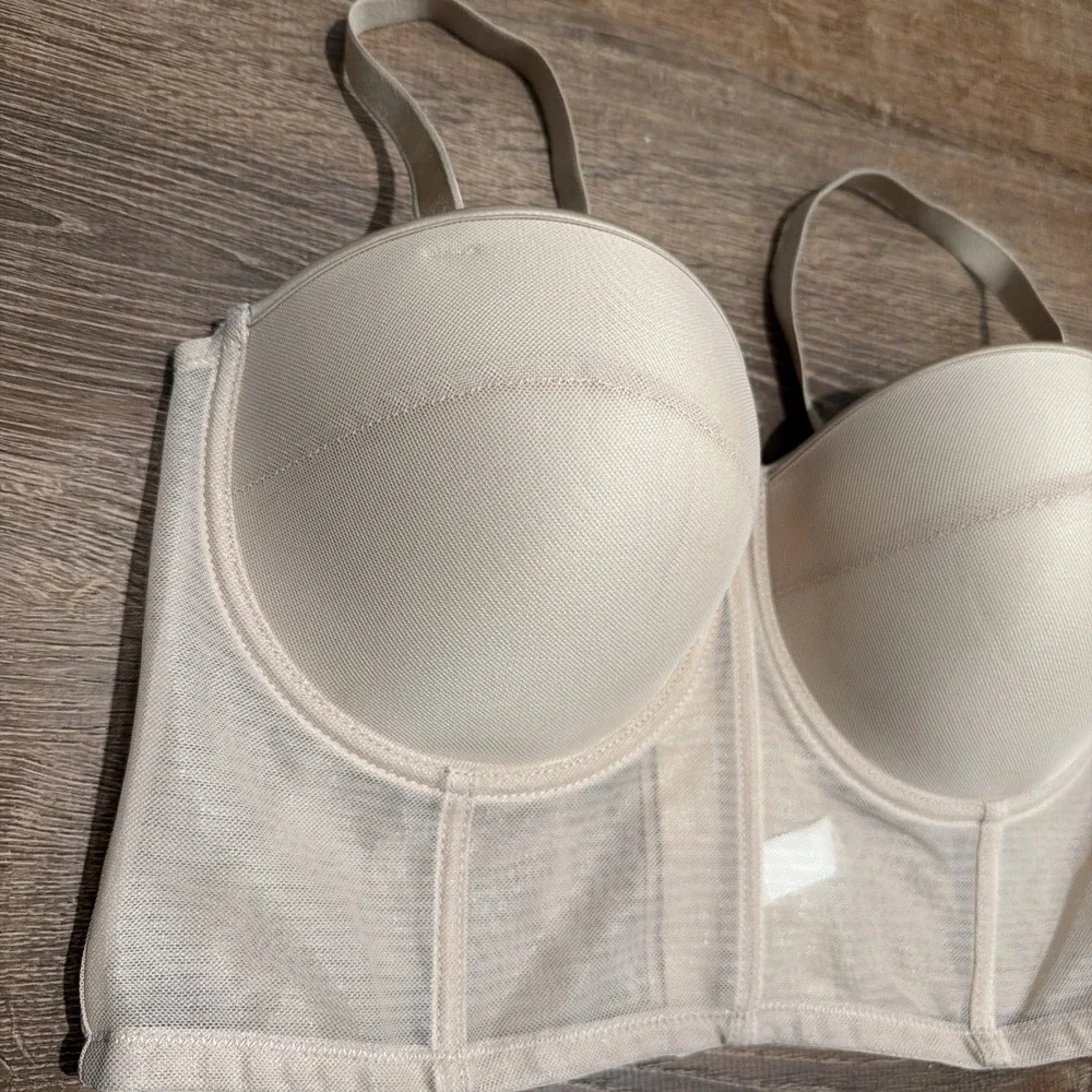 Composition beige bra